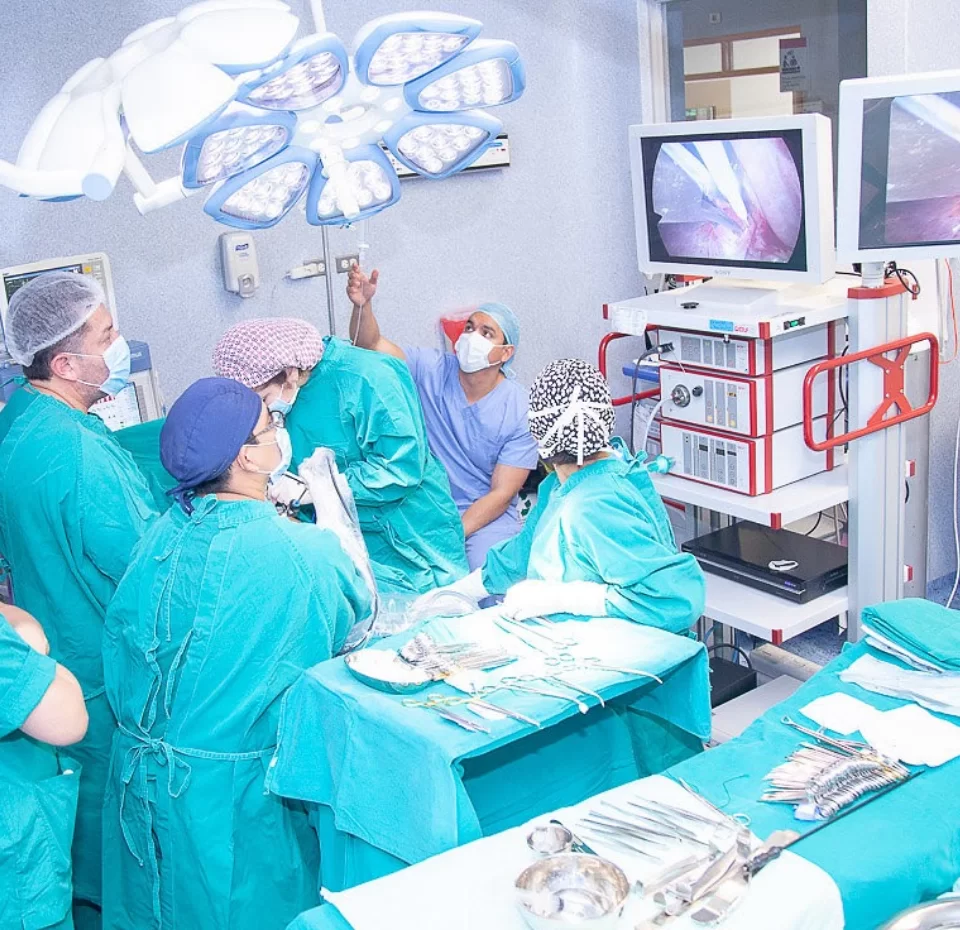 Dr. Víctor Gómez Ponce