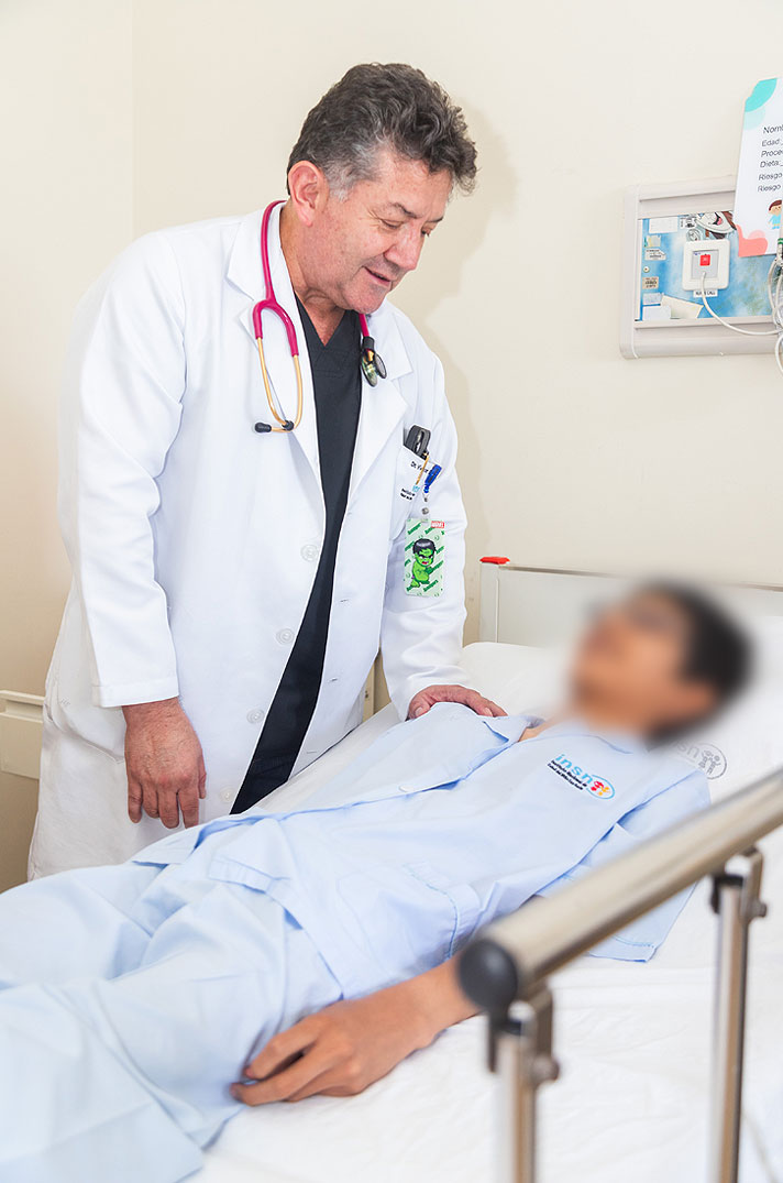 Dr. Víctor Gómez Ponce